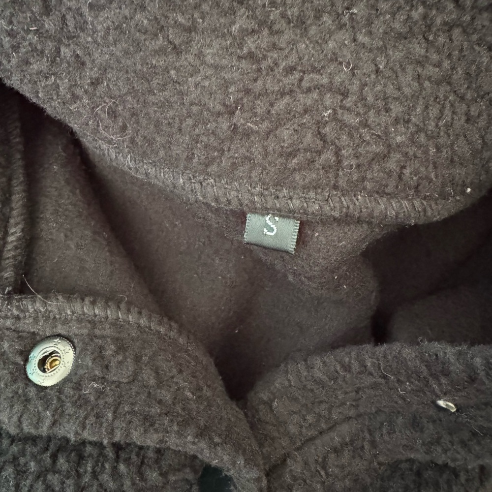 Fleece button sweater - Picture 2 of 2